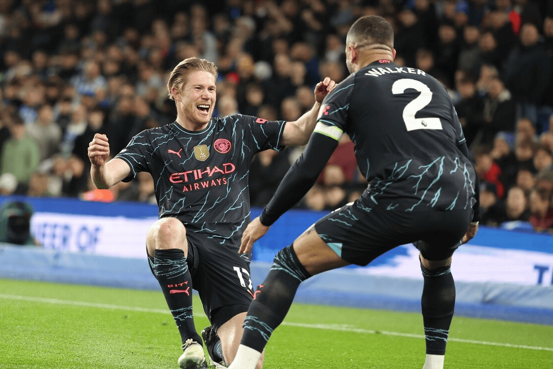 残特奥会选手与领跑员携手冲线夺冠