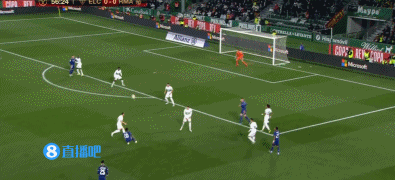 世体：内马尔一次支撑失误后接受处理，问题不大但引发了担忧