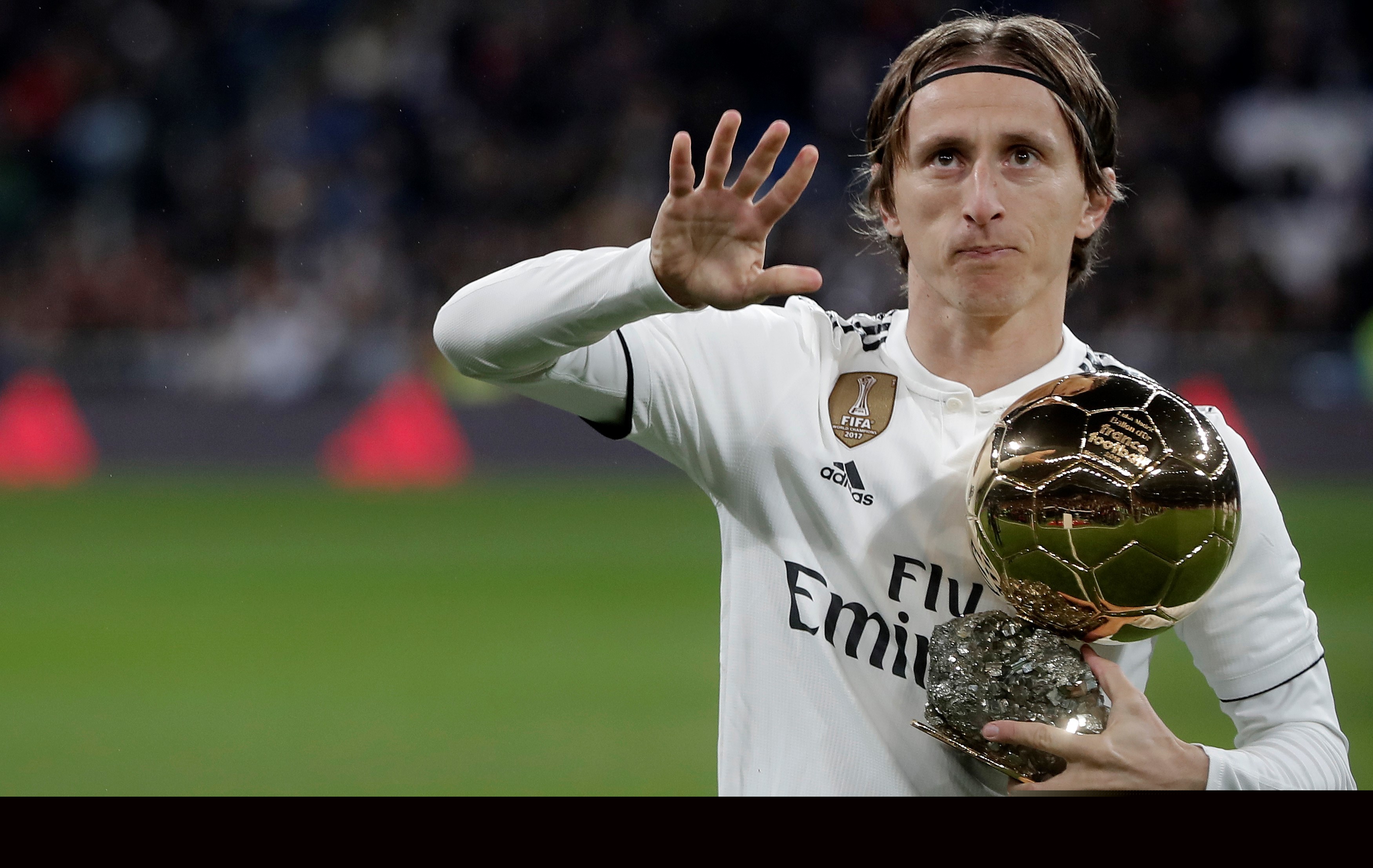 乔治娜分享晚宴照片：C罗与苹果公司CEO库克合影