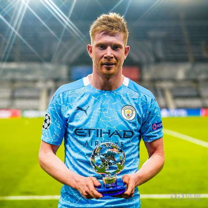 拜仁积极追求梅努，欲将其打造成欧冠核心，但曼联与意甲球队争夺，形势激烈。