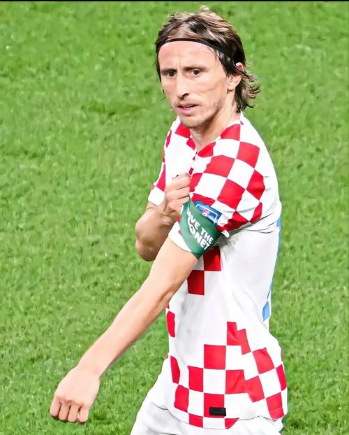 詹姆斯更新社媒：那些黑子们真走上球场，当场就会吓得尿裤子