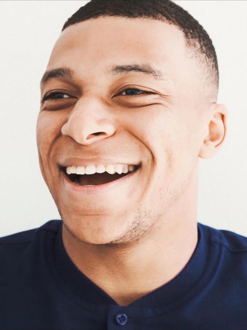 辽宁男篮在CBA杯赛中爆冷输给江苏男篮，外援选择引发争议，球迷对阵容实力和磨合表示不满。